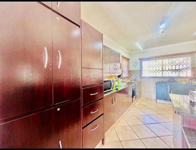 3 BEDROOM HOUSE FOR SALE IN VANDERBIJLPARK SE 2